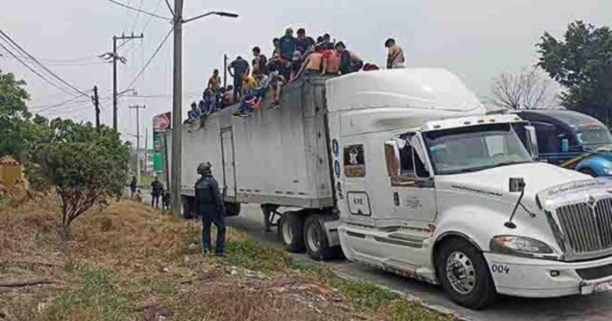 Migrantes detenidos en la carretera Córdoba-Puebla © Twitter / Secretaría de Seguridad Pública de Veracruz 
