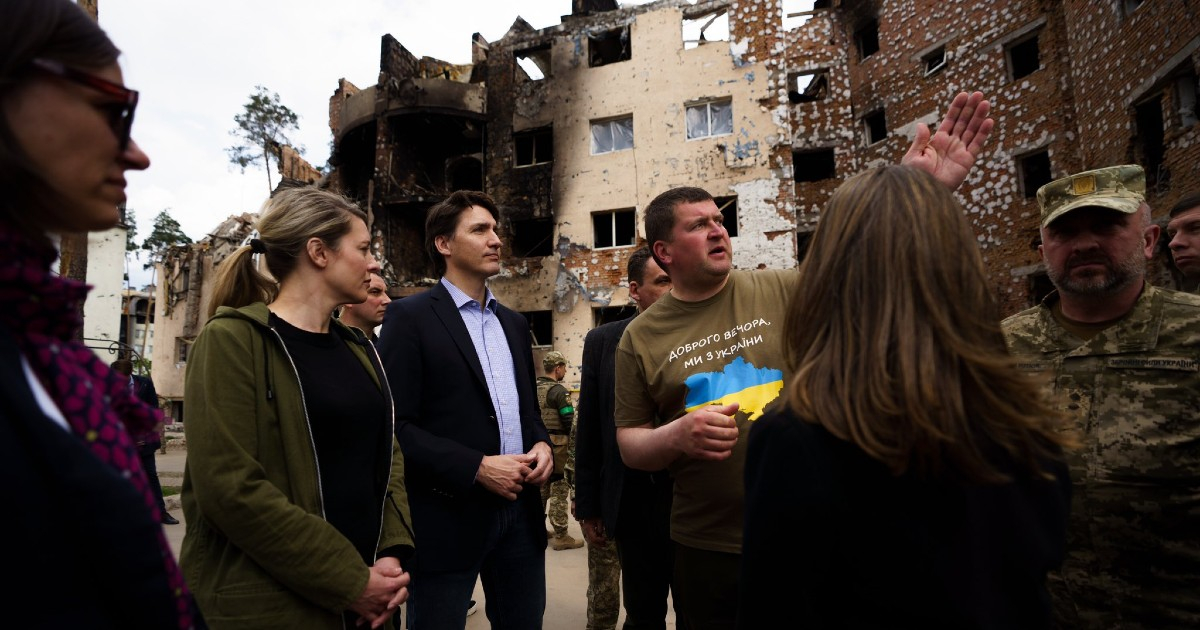 Justin Trudeau visita la ciudad bombardeada de Irpin © Twitter / Justin Trudeau