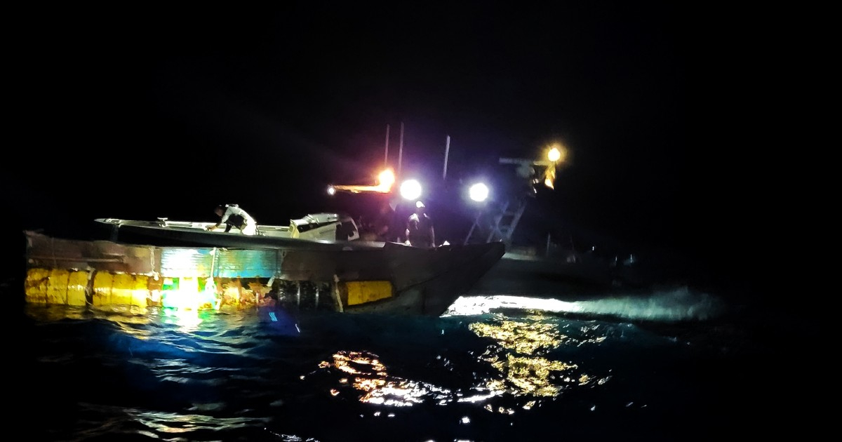 Embarcación interceptada por la USCG con balseros cubanos © @USCGSoutheast