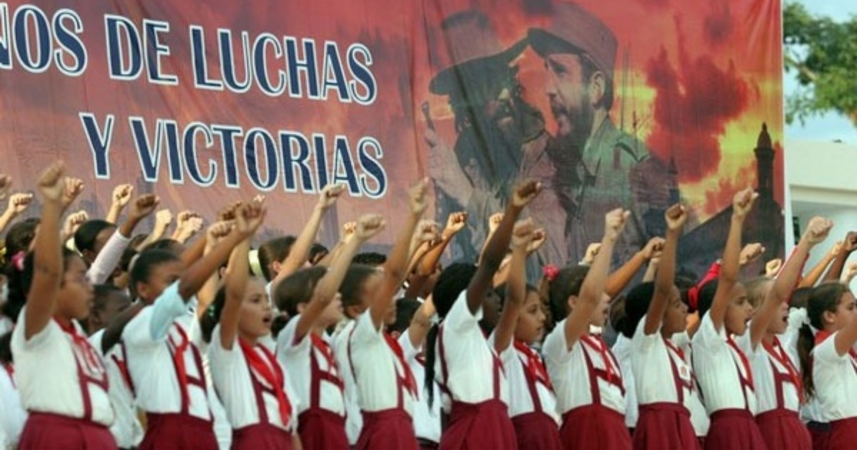 Niños cubanos en acto gubernamental © Juventud Rebelde