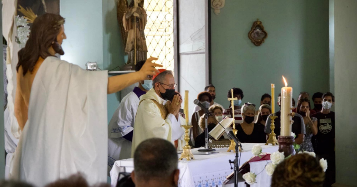 Arzobispo de La Habana oficia misa por víctimas del Saratoga. © Facebook/Pastoral Juvenil de La Habana