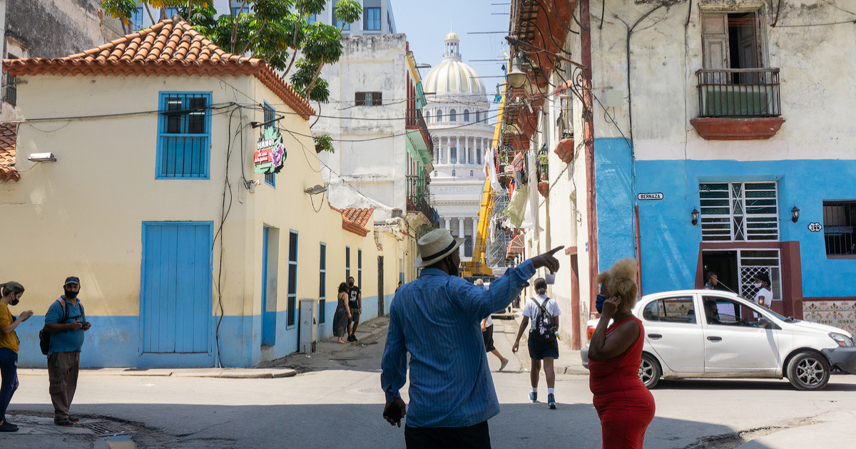 Cubanos deben comprar divisas en mercado informal © CiberCuba
