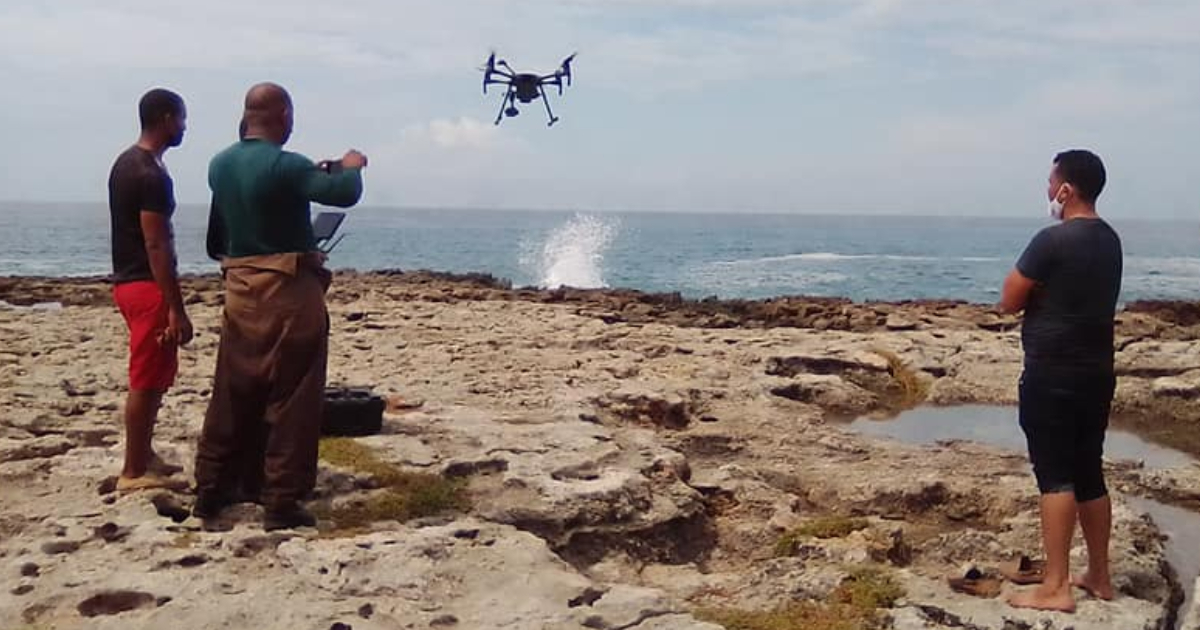Expertos de GeoCuba usan un dron para buscar al desaparecido Gabriel Calante © Aris Arias Batalla / Facebook