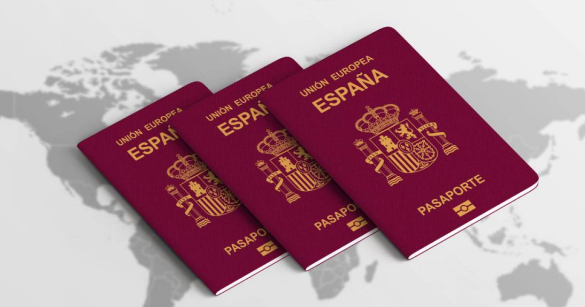 Pasaportes españoles © Twitter/Consulado de España en La Habana