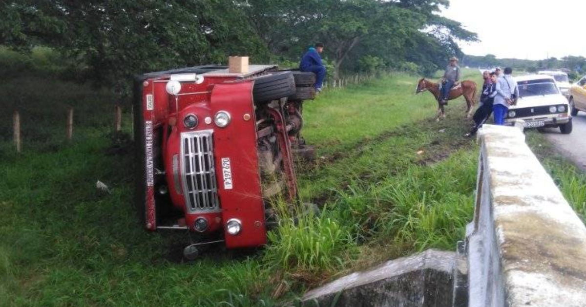 Accidente En Cuba Cami N De Pasajeros Se Vuelca En La Carretera Central