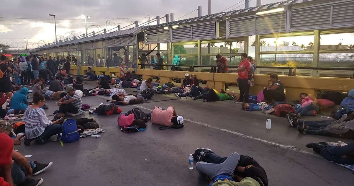 Cubanos en puente fronterizo entre México y Estados Unidos (imagen de referencia) © Twitter/@Martinez1MX