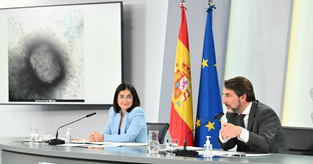 Carolina Darias, ministra española de Sanidad, y Cristóbal Belda, director del Instituto de Salud Carlos III de Madrid © Twitter / Ministerio de Sanidad 