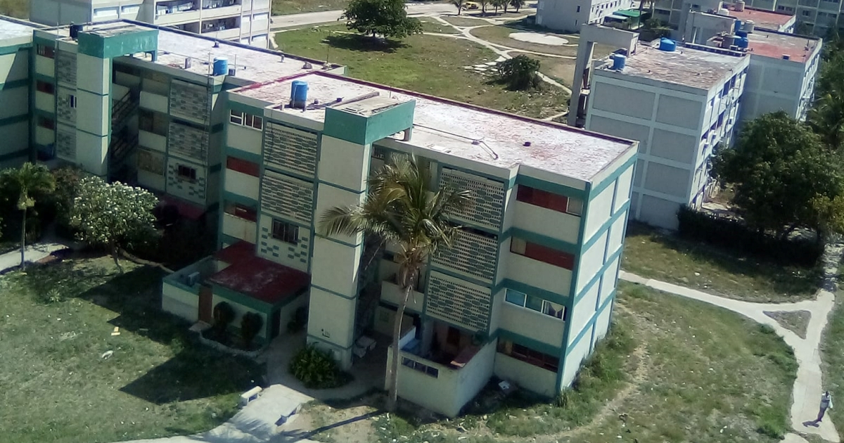 Vista aérea de uno de los edificios del reparto Camilo Cienfuegos, en Habana del Este © Facebook / Marcel Menendez