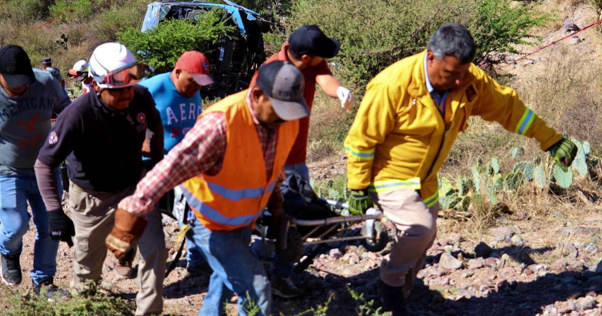 Rescate de las víctimas del accidente © Facebook / Ayuntamiento de Mexquitic de Carmona