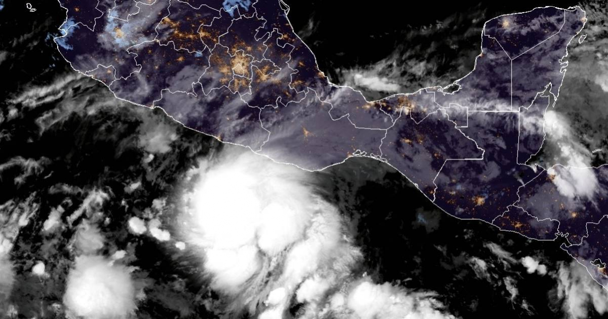 Formación de Agatha en las costas de México © Facebook NOAA NWS National Hurricane Center