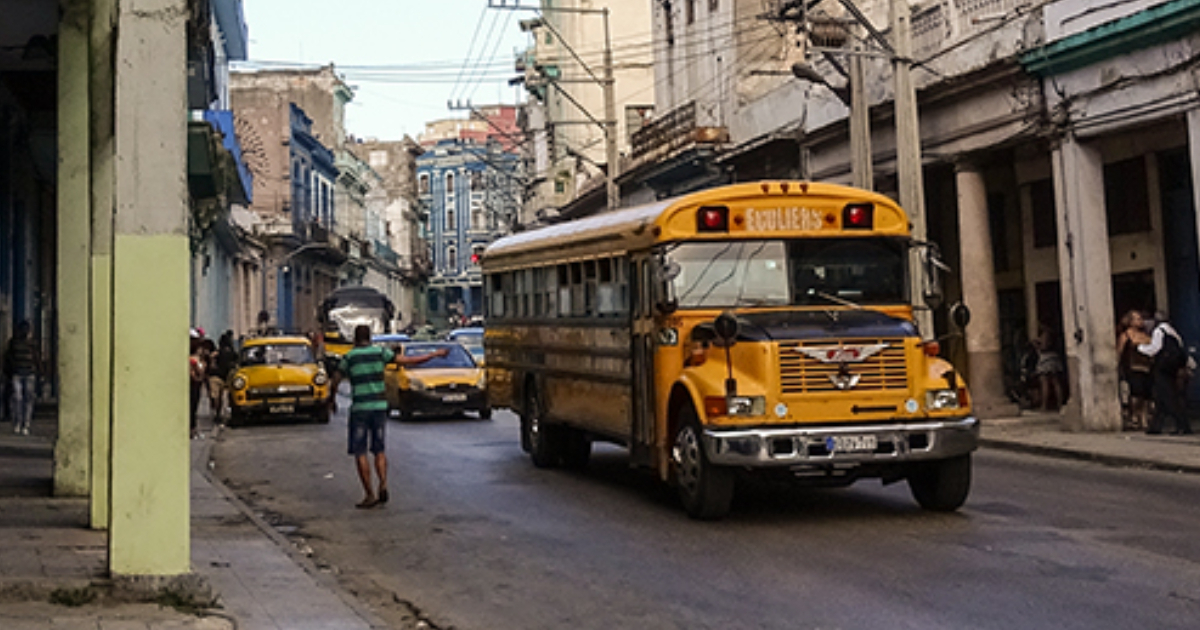 Ómnibus escolar en La Habana © CiberCuba