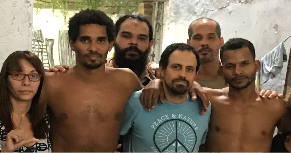 Luis Manuel y Maikel junto a otros activistas cubanos © Facebook/Oscar Casanella