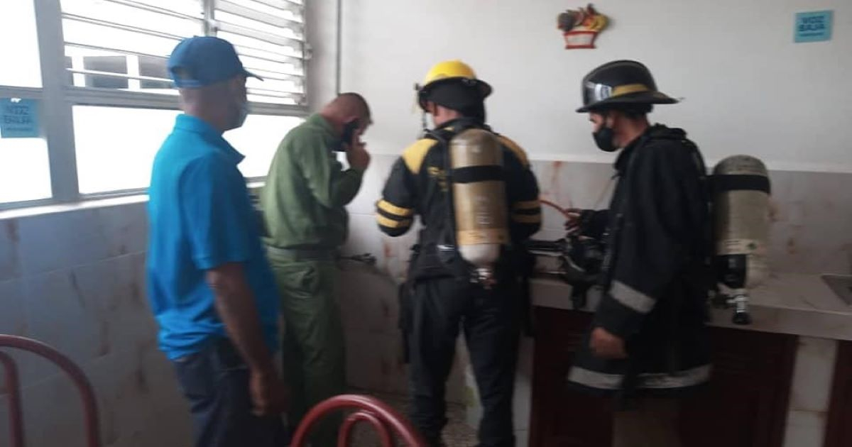 Bomberos atienden escape de gas en hospital de Matanzas © Facebook/Roberto Jesús Hernández Hernández 