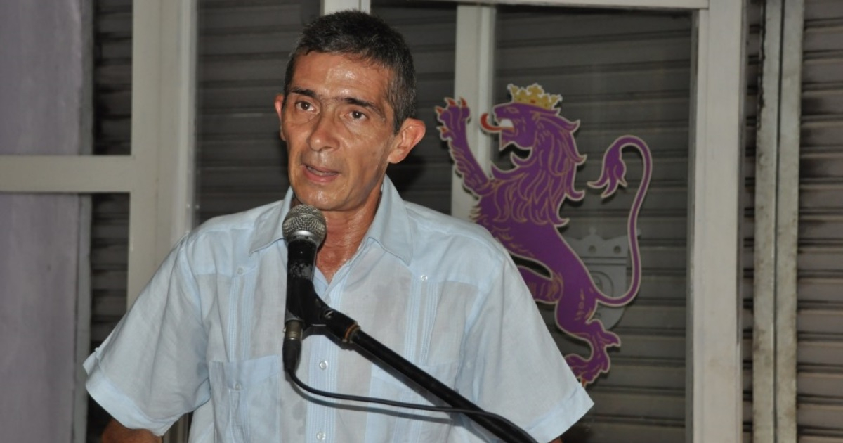 Profesor cubano Luis E. Ramos Guadalupe, premio Juan Andrés de Ensayo e Investigación © Leon virtual