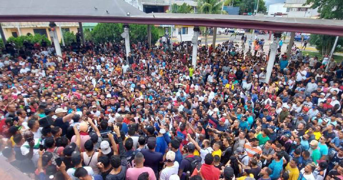 Migrantes en el Parque Bicentenario de Tapachula © Diario del Sur