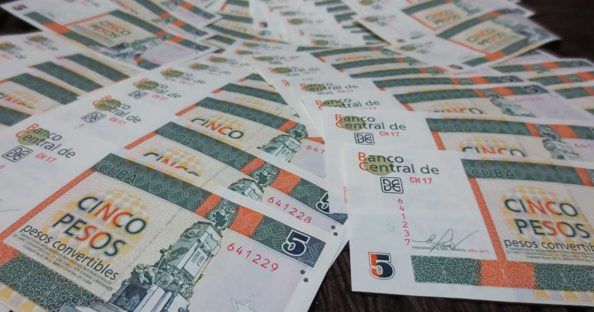 Billetes de cinco pesos cubanos convertibles © Pixabay / Mich52413