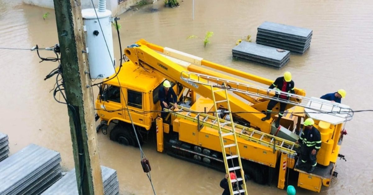 Trabajos en zona inundada de Pinar del Río © Facebook / Radio Guamá