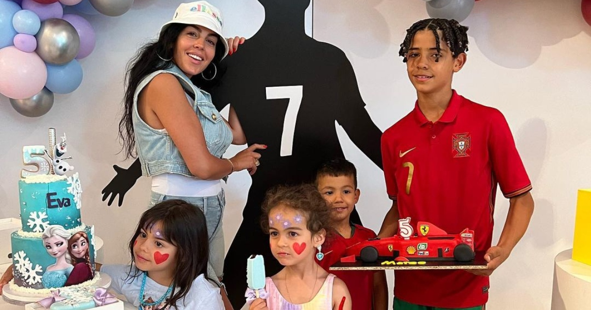 Georgina Rodríguez junto a cuatro de sus hijos © Instagram / Georgina Rodríguez