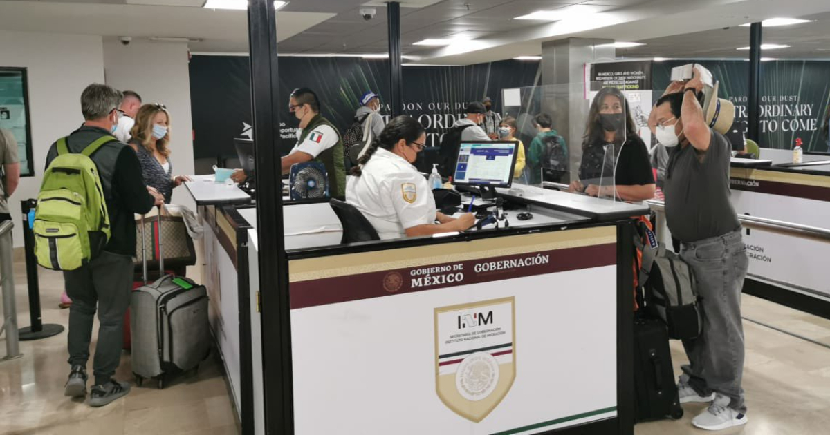 Control de migración en aeropuerto mexicano © Twitter / INM 