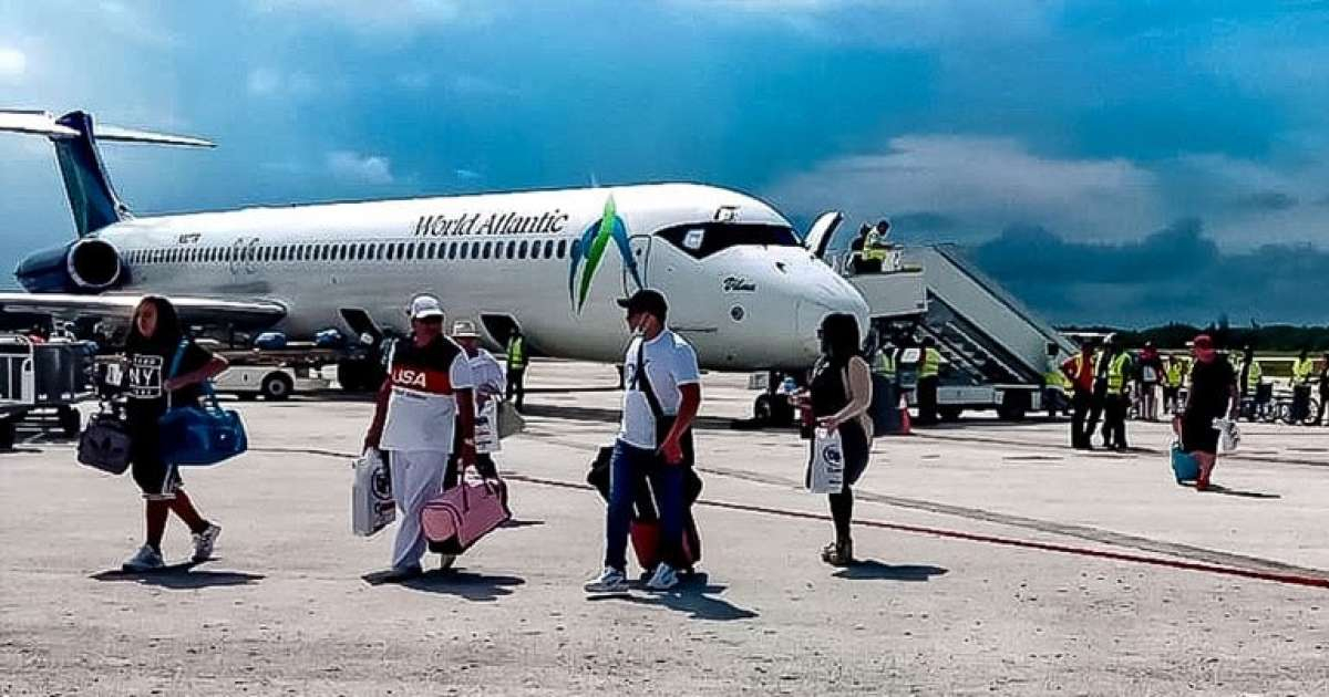 Vuelo de EE.UU. llega al aeropuerto de Holguín © Agencia Cubana de Noticias / Vanessa Pernía Arias