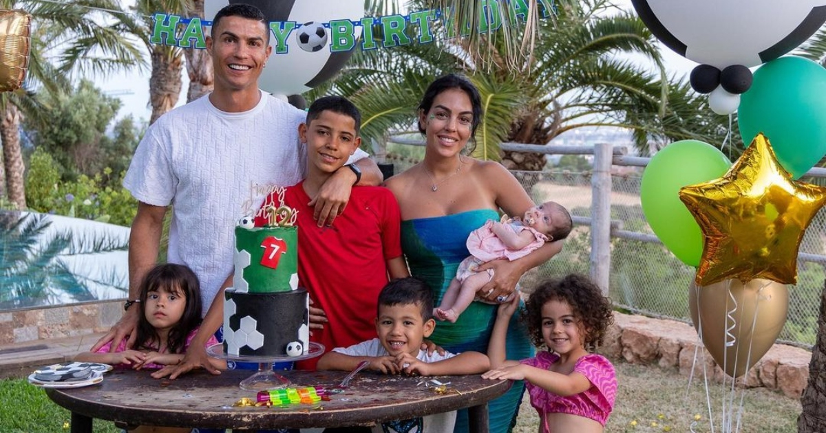 Cristiano Ronaldo y Georgina Rodríguez con sus cinco hijos © Instagram / Georgina Rodríguez
