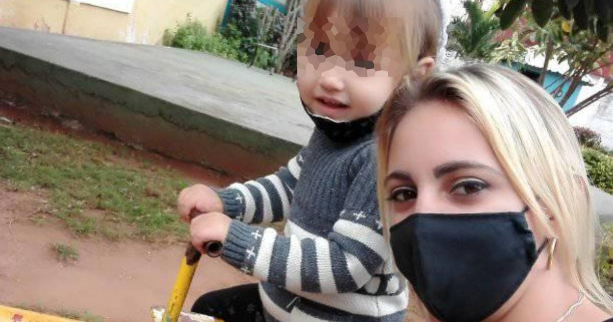Claudia Montes, joven desaparecida en Matanzas y su hija pequeña © Facebook/ Claudia Montes