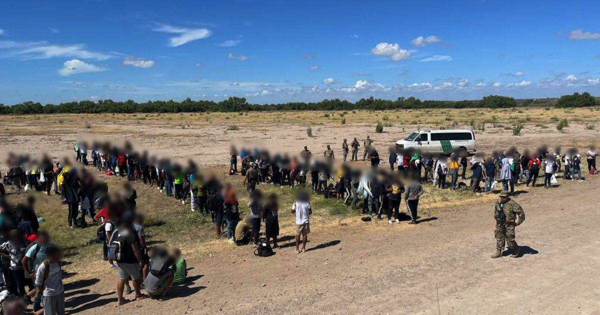 El grupo de 300 migrantes © Twitter / Chief Patrol Agent Jason D. Owens