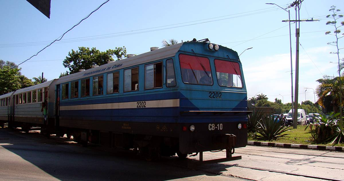 La Habana Vuelve el tren de pasajeros hacia las Playas del Este