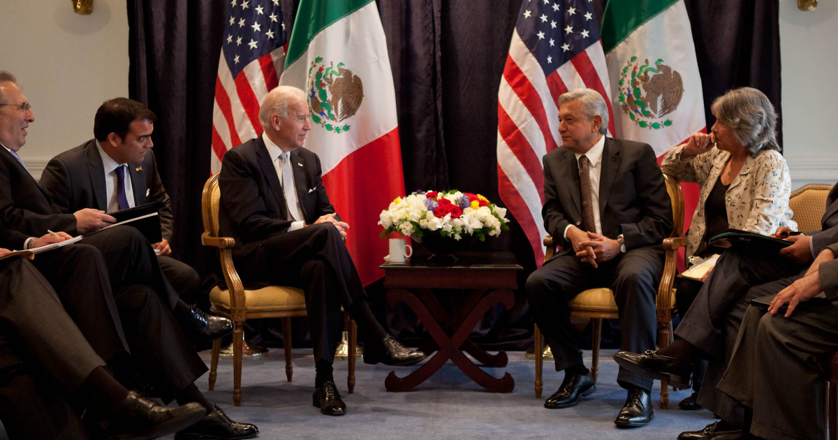 Biden y AMLO en un encuentro de 2012 © Flickr