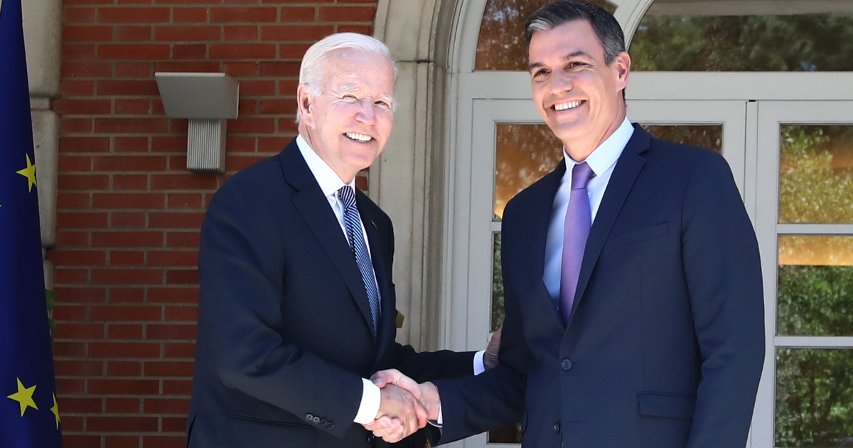 Saludo de Joe Biden y Pedro Sánchez en La Moncloa © Twitter/Pedro Sánchez