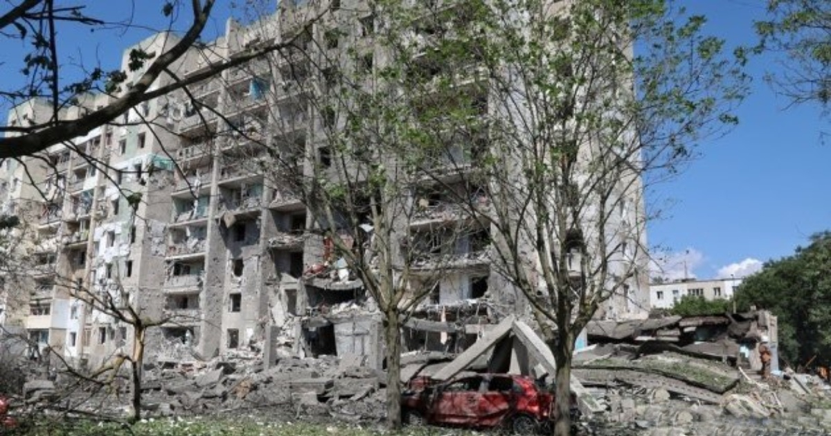 Edificio de apartamentos bombardeado en Odesa © Twitter / @DmytroKuleba