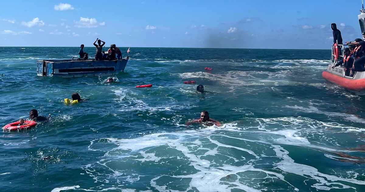 Balseros cubanos rescatados en Florida © Twitter/ USCGSoutheast