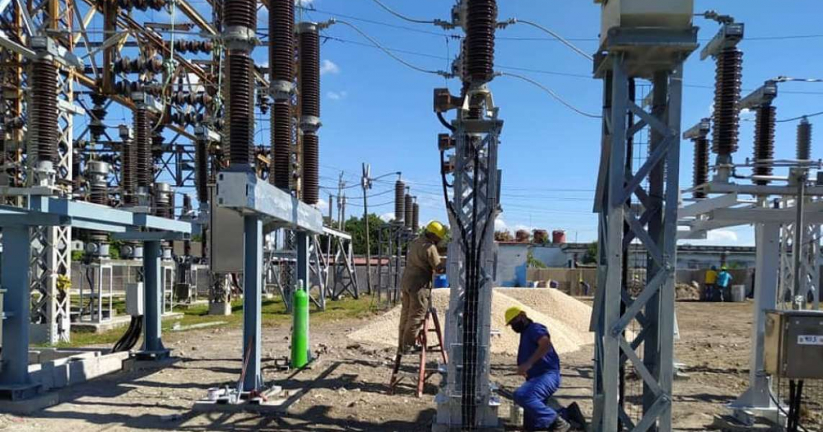 Trabajadores de la Empresa Eléctrica de La Habana © Empresa Eléctrica de La Habana / Facebook