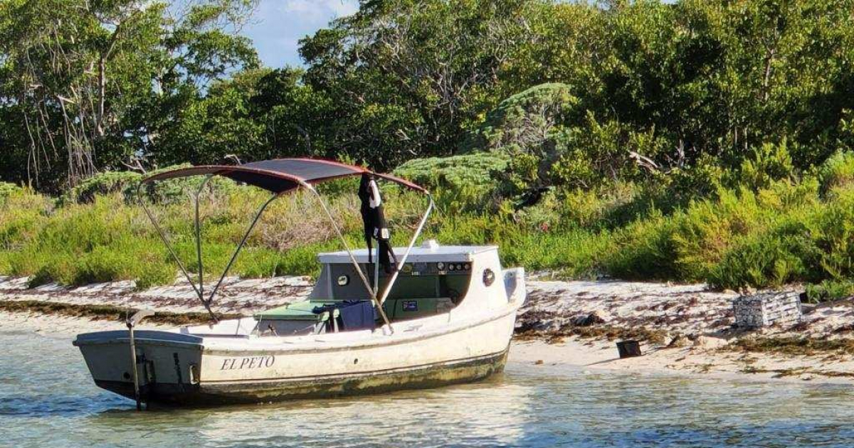 Embarcación en la que llegaron los balseros cubanos © Chief Patrol Agent Walter N. Slosar / Twitter