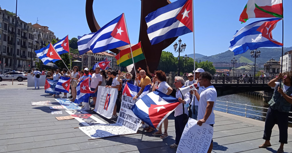 Manifestación de cubanos en Bilbao © Facebook / Asociación Cubano-Vasca Demokrazia kubarentzat