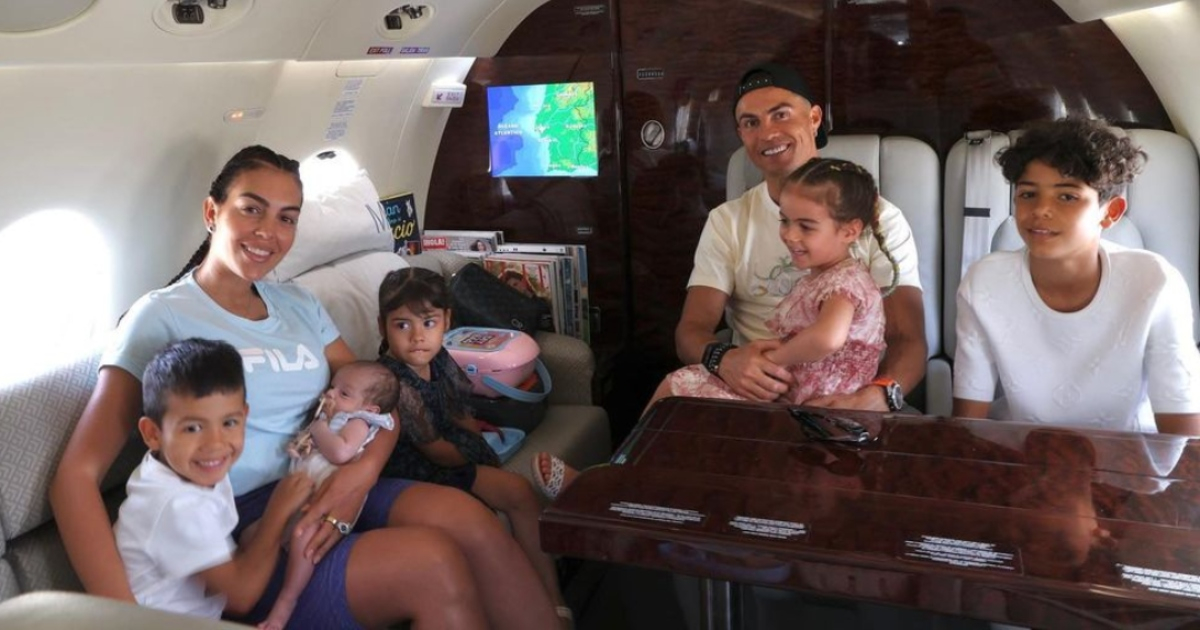 Georgina Rodríguez y Cristiano Ronaldo junto a sus hijos © Instagram / Georgina Rodríguez