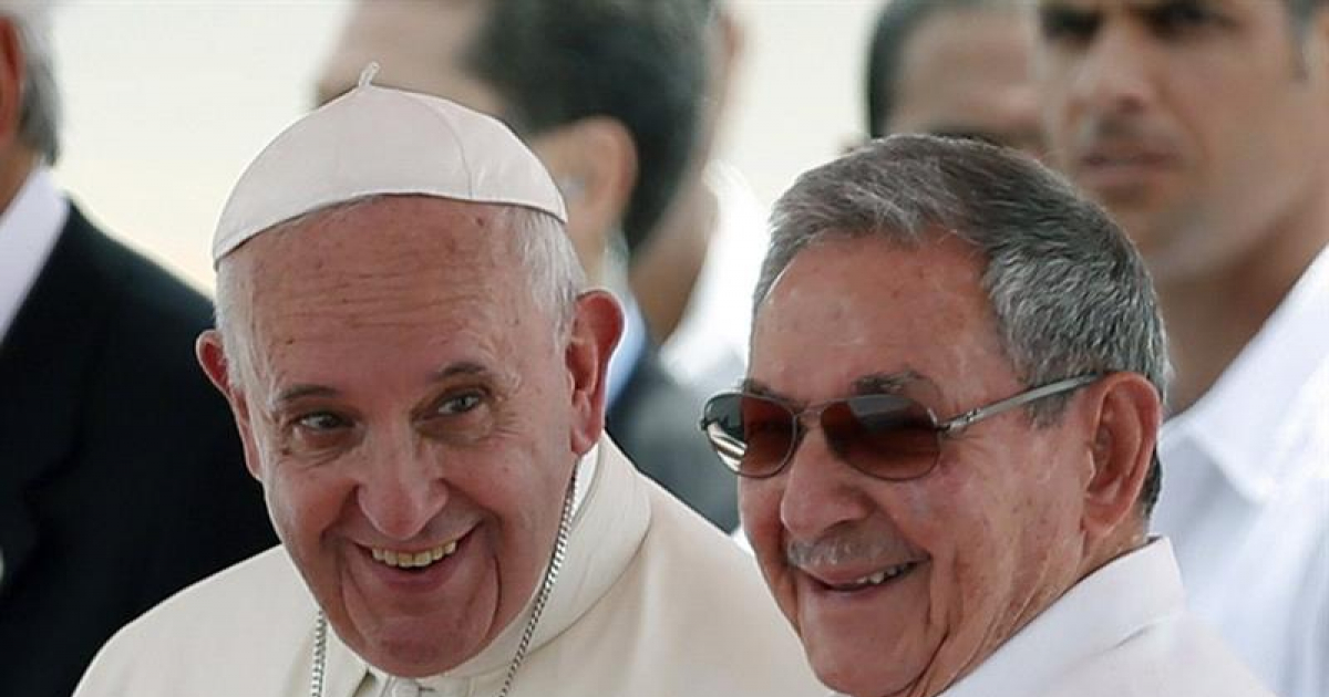 El Papa Francisco y Raúl Castro en La Habana © Estudios Revolución
