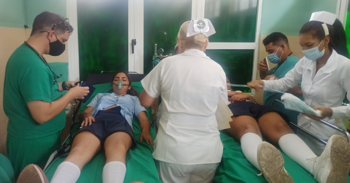 Estudiantes de Camagüey atendidos en hospital pediátrico © Twitter / Doctor Leonardo Ramírez Rodríguez