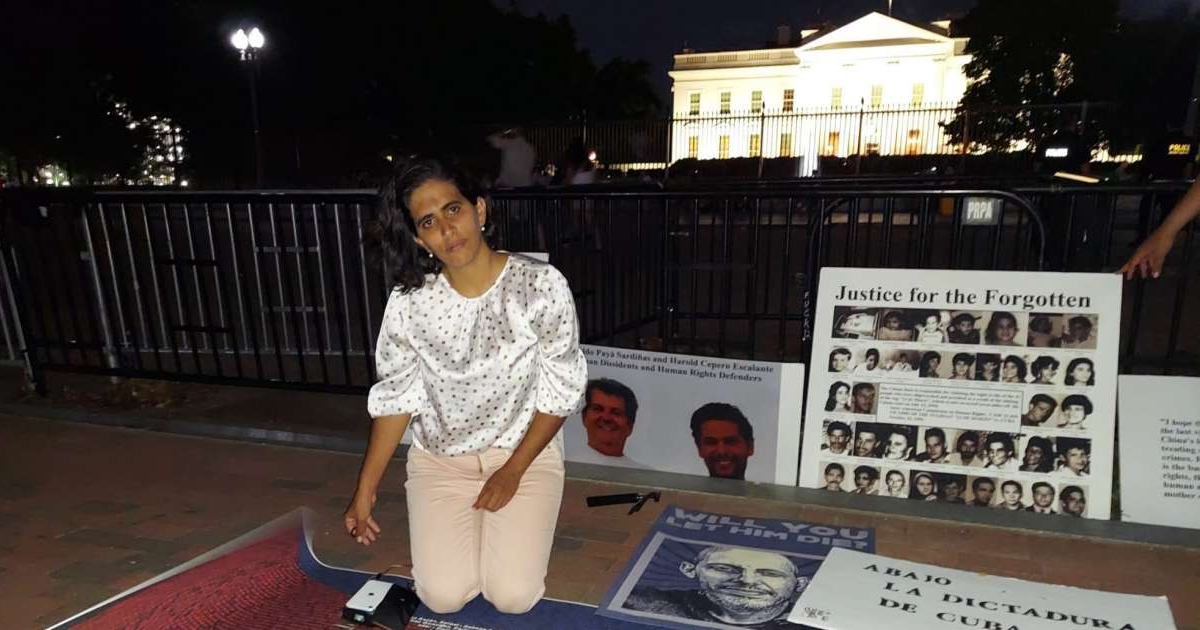 Anamely Ramos frente a la Casa Blanca © Facebook/ Anamely Ramos González 