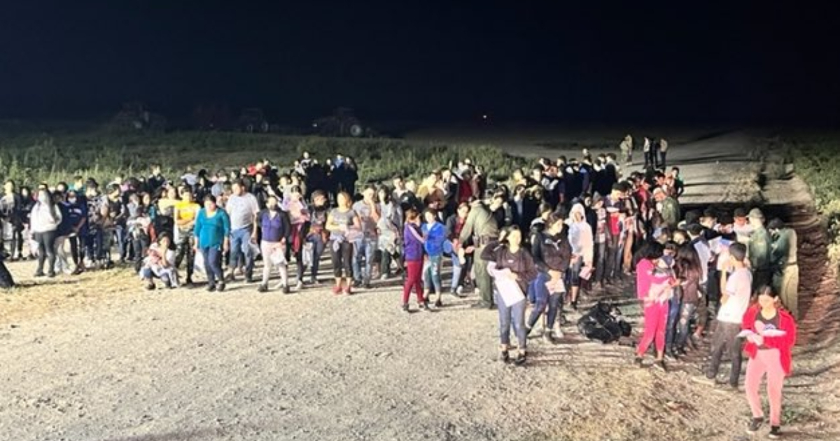 Migrantes detenidos por Patrulla Fronteriza del Sector del Valle del Río Grande © Twitter/ Acting Chief Patrol Agent Joel Martinez