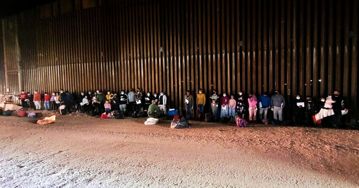 Inmigrantes detenidos en la frontera con Arizona. © USBP