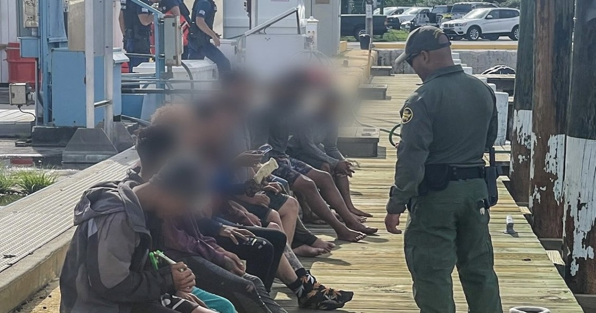 Migrantes detenidos por la Patrulla Fronteriza © Twitter/@USBPChiefMIP