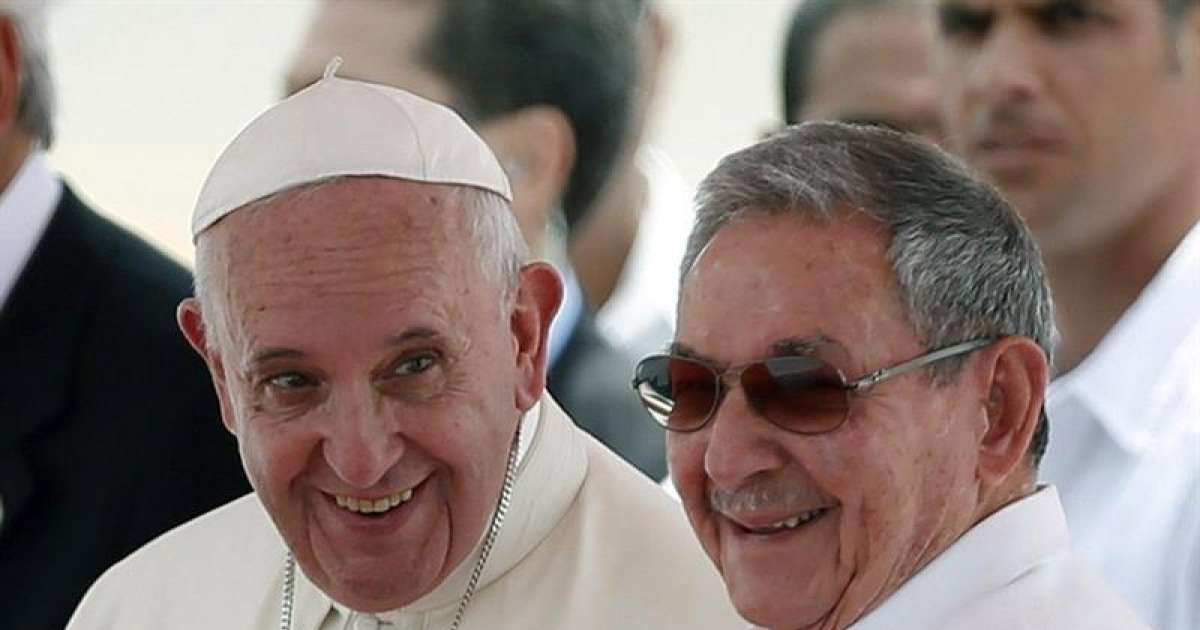Papa Francisco y Raúl Castro en La Habana © Estudios Revolución