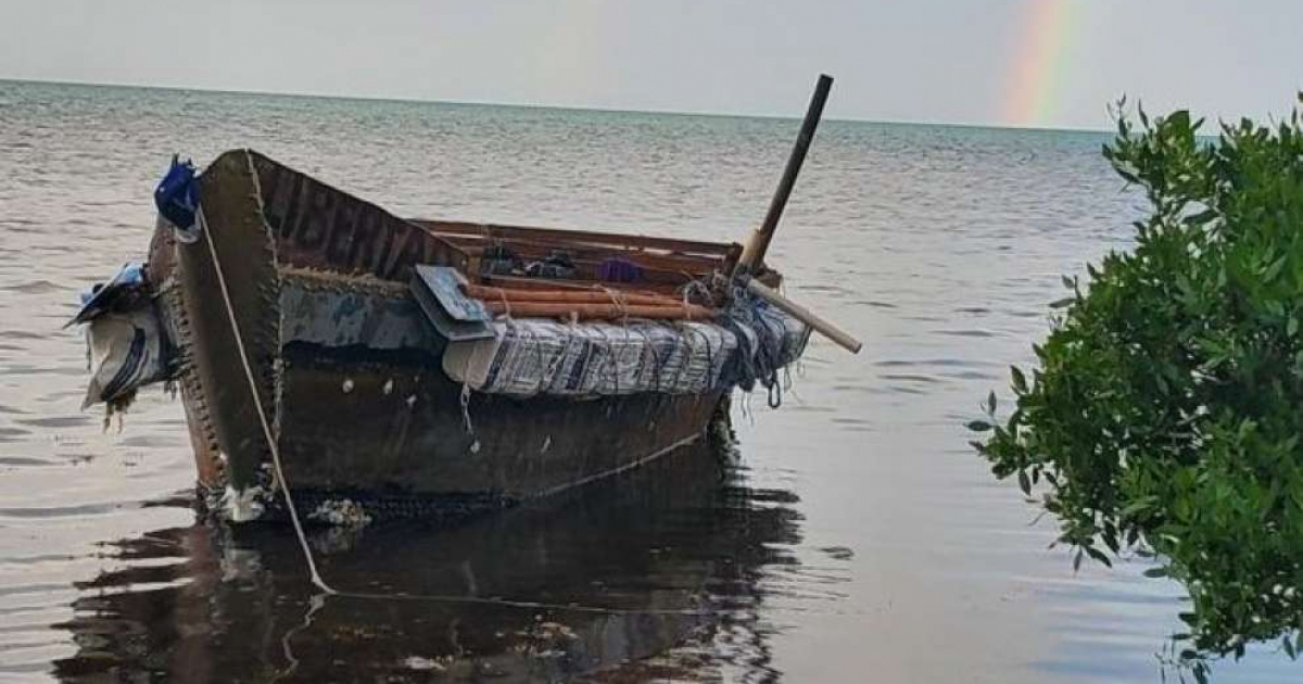 Embarcación en la que llegaron los balseros cubanos © Twitter/ Chief Patrol Agent Walter N. Slosar