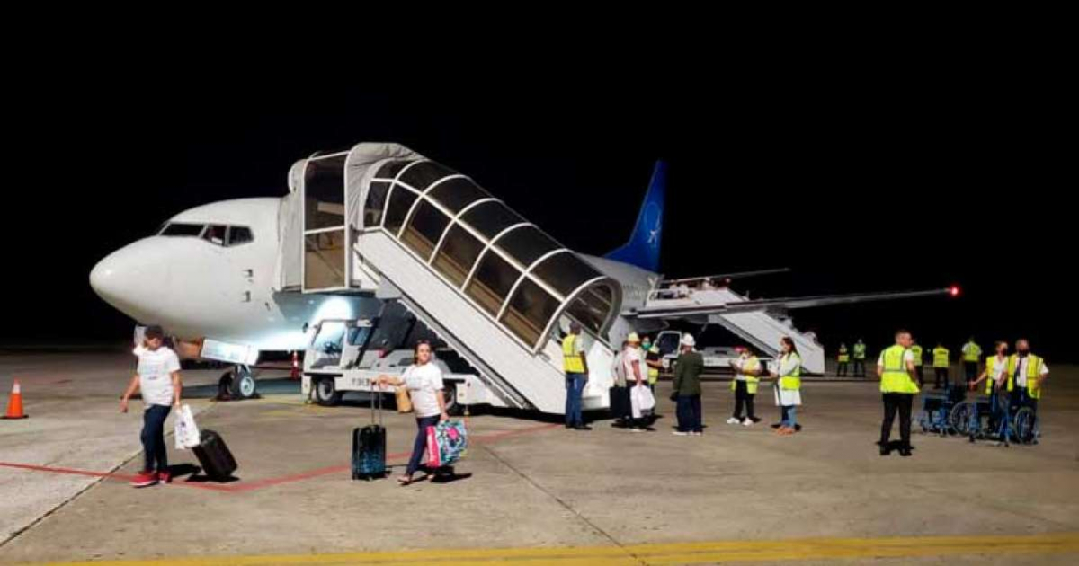 Llegada a Cuba del primer vuelo promocional Miami-Santa Clara © Prensa Latina