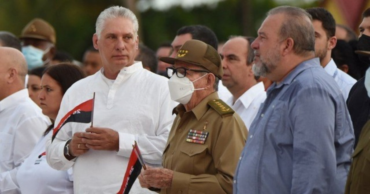 Miguel Díaz-Canel, Raúl Castro y Manuel Marrero © ACN
