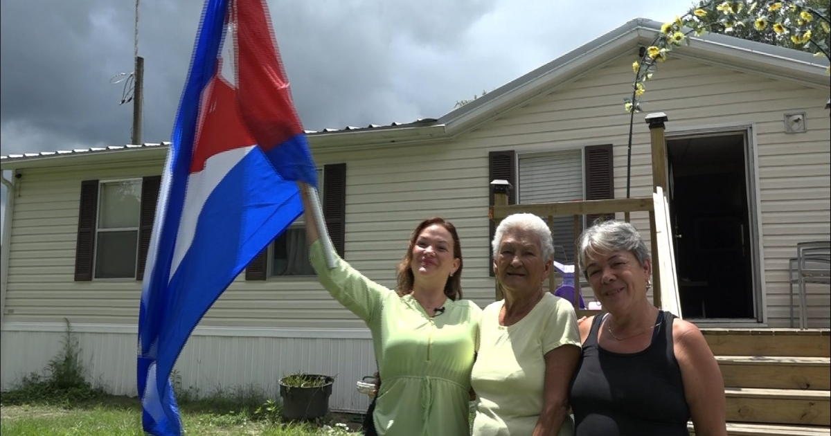 Otra cubana de 82 años llega a EE.UU. © Captura Twitter/ Renata Di Gregorio
