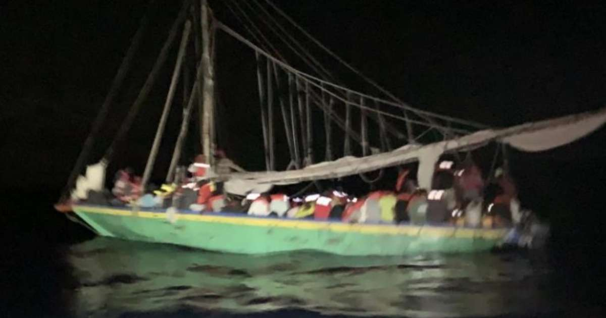 Embarcación con inmigrantes haitianos (imagen de referencia ) © Twitter/ USCGSoutheast