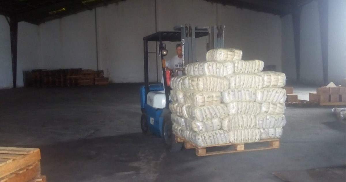 Almacén donde se recibe el arroz © Facebook / Empresa Mayorista de Alimentos Las Tunas