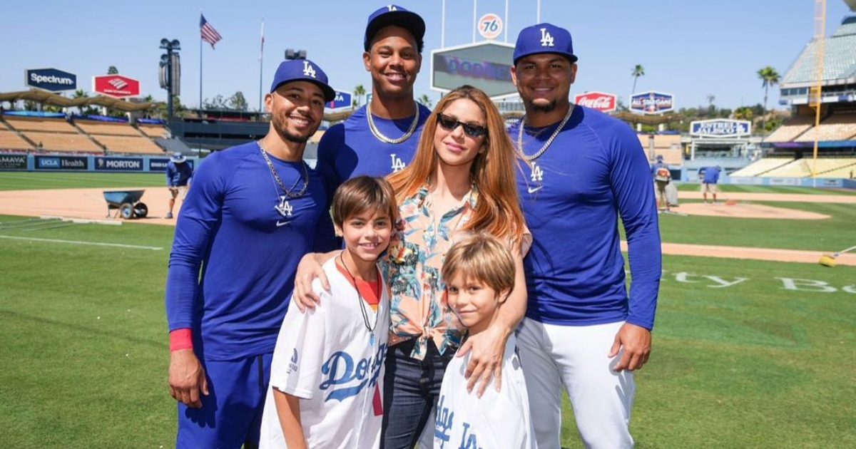 Shakira y sus hijos junto a jugadores de los Dodgers © Instagram / Shakira